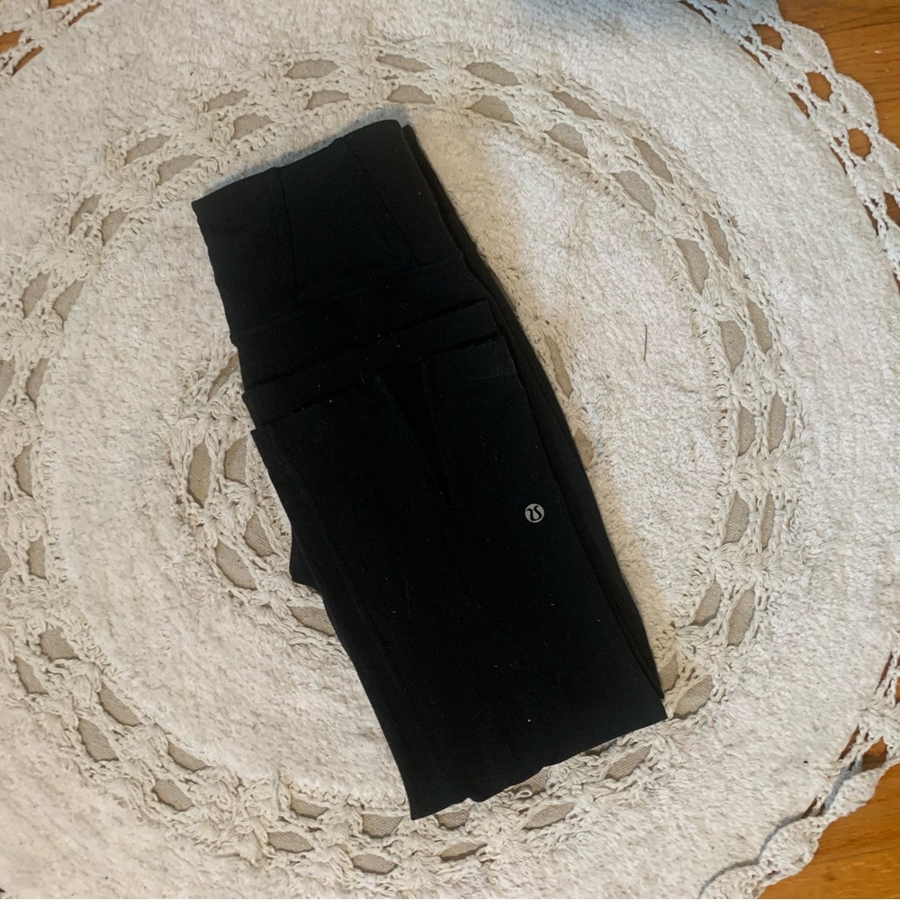 Lululemon sz 6 High Rise Crop 19” black - Picture 3 of 5